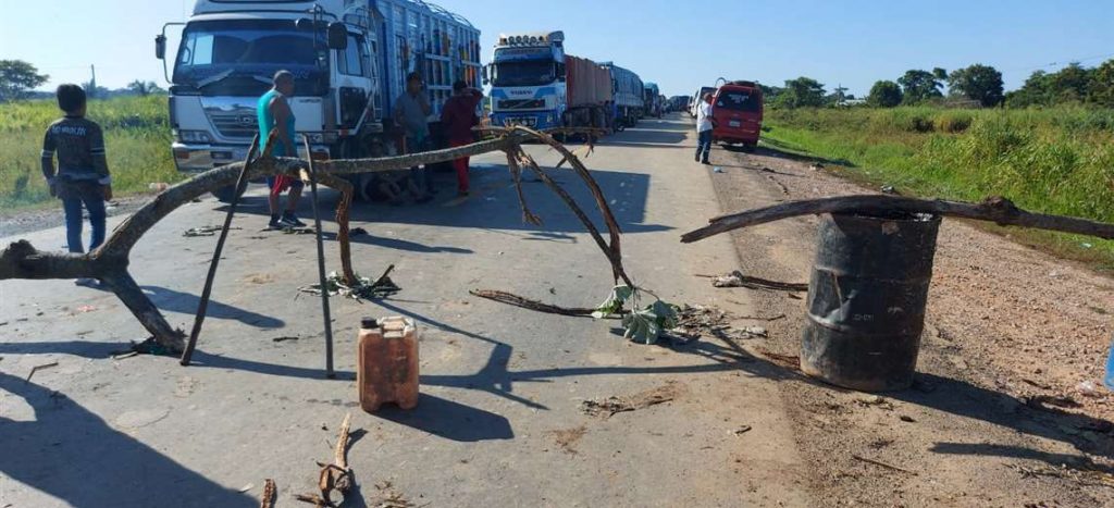 Bloqueos De Rutas Dejan Incomunicada A Santa Cruz Con El Interior Del