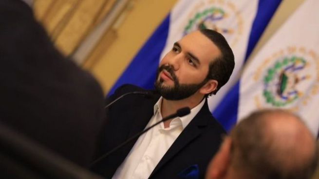 Lee más sobre el artículo El Salvador suspende el pago de electricidad y agua y congela el cobro de hipotecas