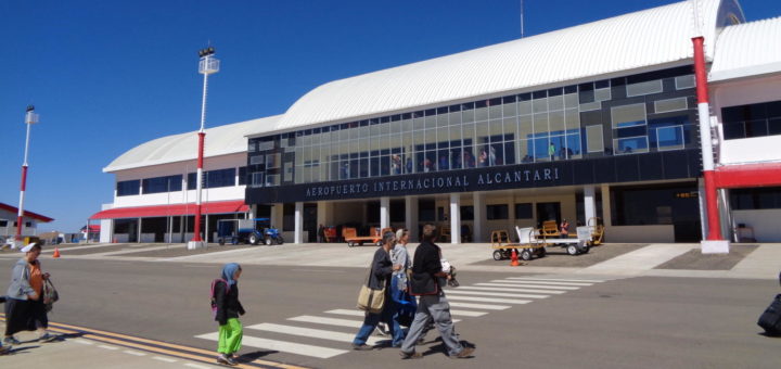 Lee más sobre el artículo Sucre cerró terminal de buses, trancas y refuerzan control en aeropuerto