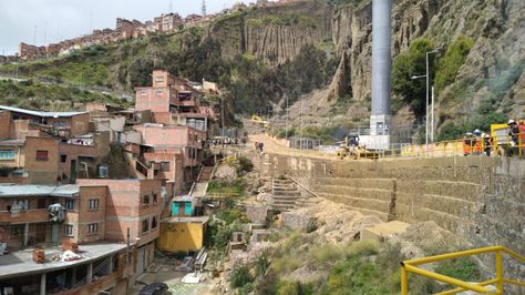 Lee más sobre el artículo Desalojan a 15 familias en zona de Niño Kollo en La Paz