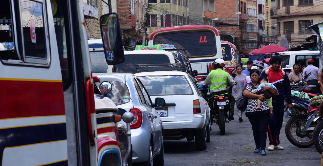 Lee más sobre el artículo Transportistas infractores de la cuarentena serán multados con Bs 500