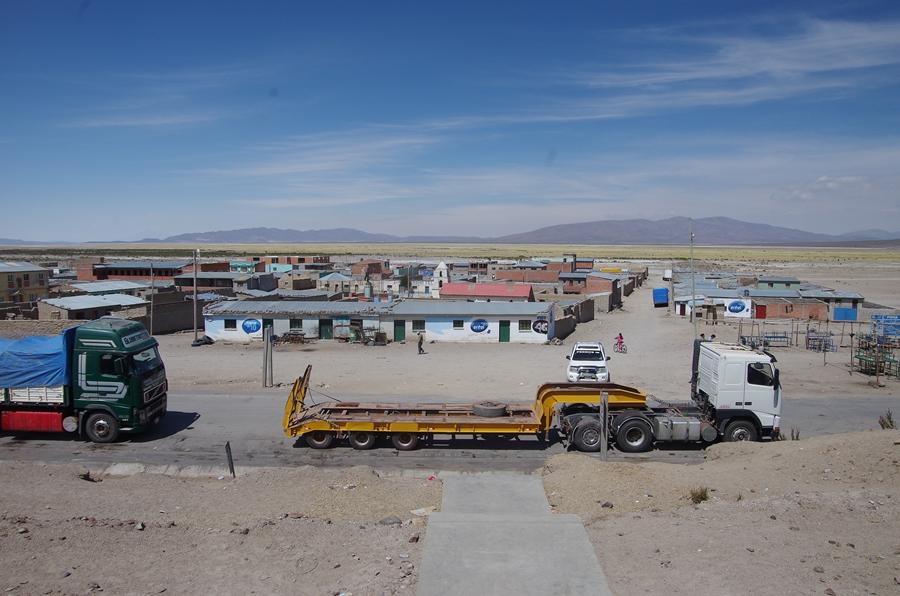 Lee más sobre el artículo Envían alimentos a Pisiga para bolivianos que llegaron de Chile