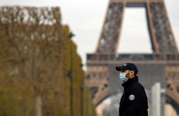 Lee más sobre el artículo Francia repartirá 40 millones de mascarillas gratis entre los más pobres