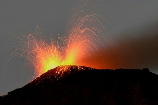 Lee más sobre el artículo Guatemala vigila aumento de actividad volcánica del Pacaya