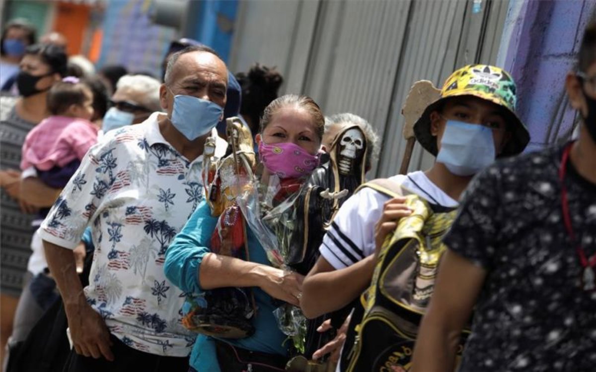 Lee más sobre el artículo América sufre “crisis de salud mental” por la pandemia, que repunta en Europa y Asia