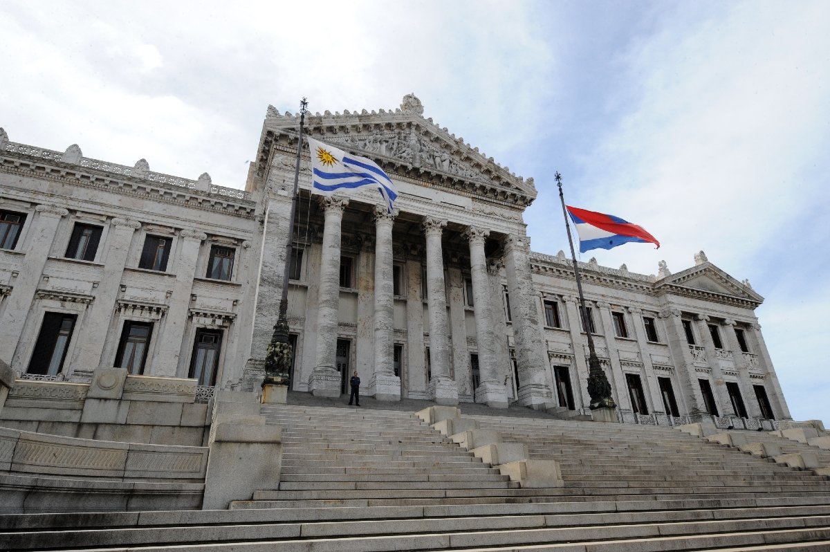 Lee más sobre el artículo Debate sin fin : ¿Uruguay debería cambiar su Día de la Independencia?