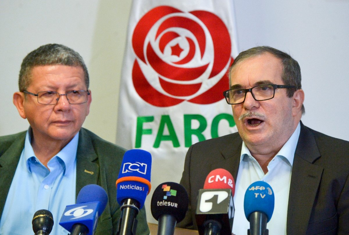 Lee más sobre el artículo FARC responde por reclutamiento de menores ante tribunal de paz en Colombia