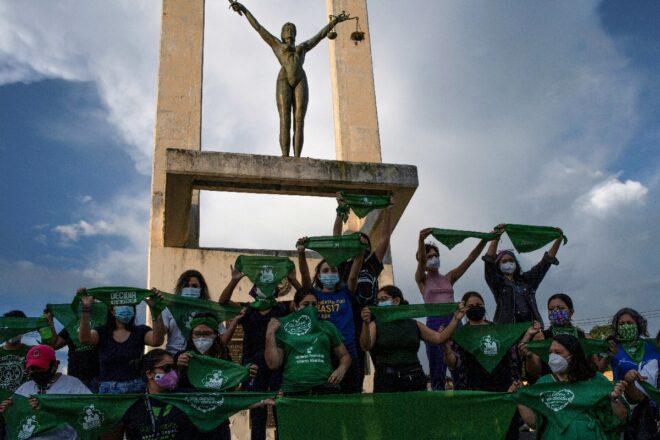 Lee más sobre el artículo Feministas salvadoreñas exigen despenalización del aborto