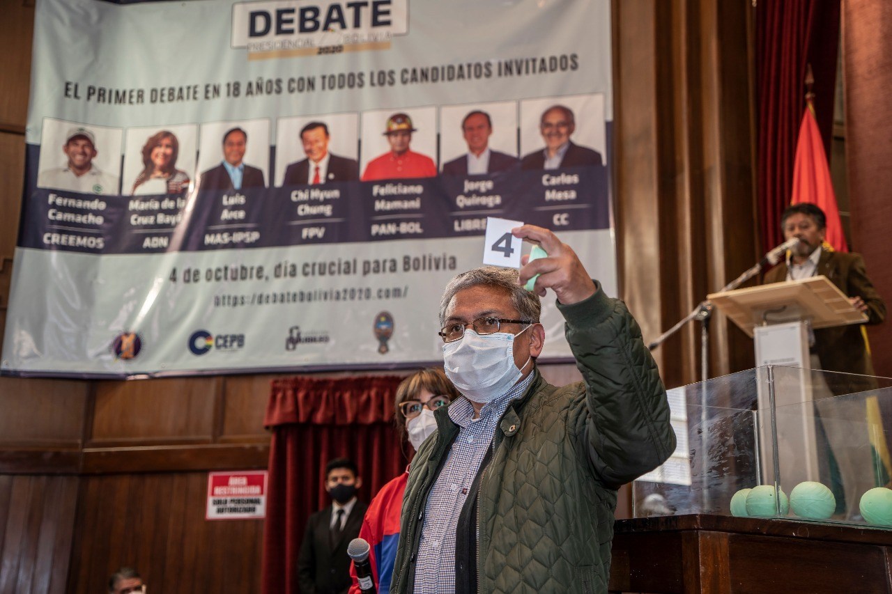 Lee más sobre el artículo Debate presidencial se abre con el FPV y cierra con el MAS, que aún no confirma su presencia.