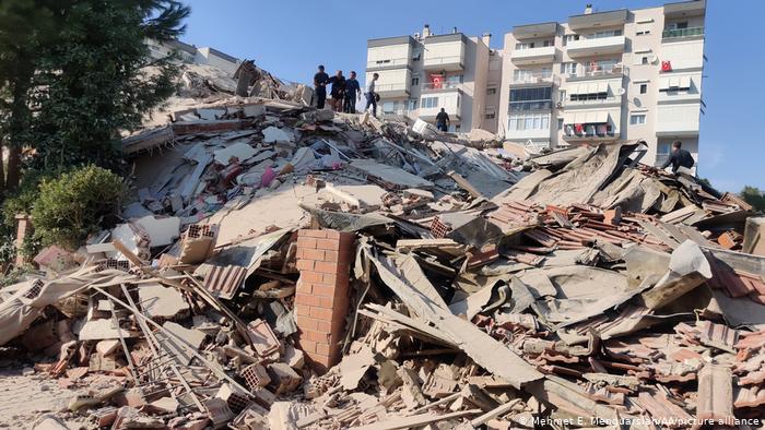 Lee más sobre el artículo Un terremoto de magnitud 7 sacude a Turquía y Grecia