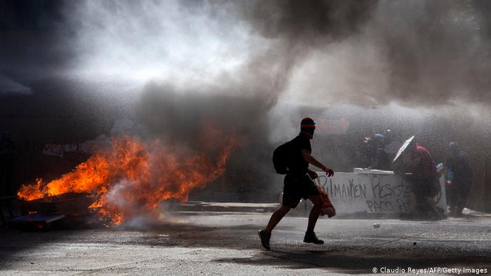 Lee más sobre el artículo Gobierno de Chile condena violencia de “grupos minoritarios” en protestas