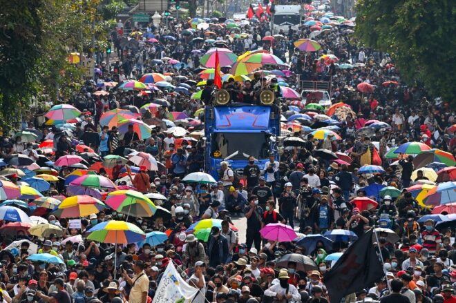 Lee más sobre el artículo Varios miles de manifestantes prodemocracia vuelven a las calles de Bangkok