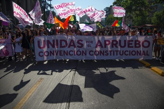 Lee más sobre el artículo Chile podría tener la primera Constitución construida de manera paritaria