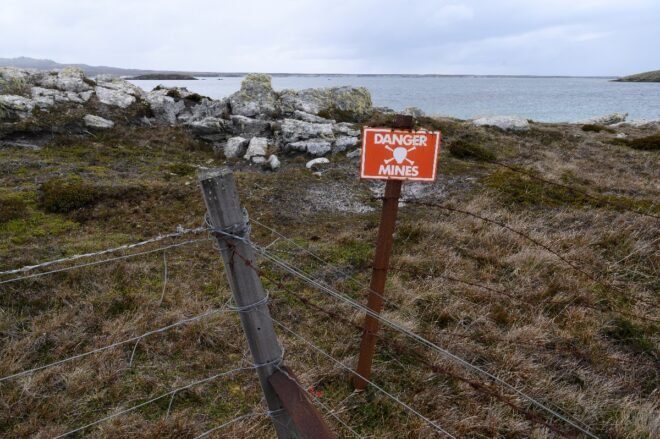 Lee más sobre el artículo Las Malvinas, totalmente limpias de minas de la guerra con Argentina en 1982