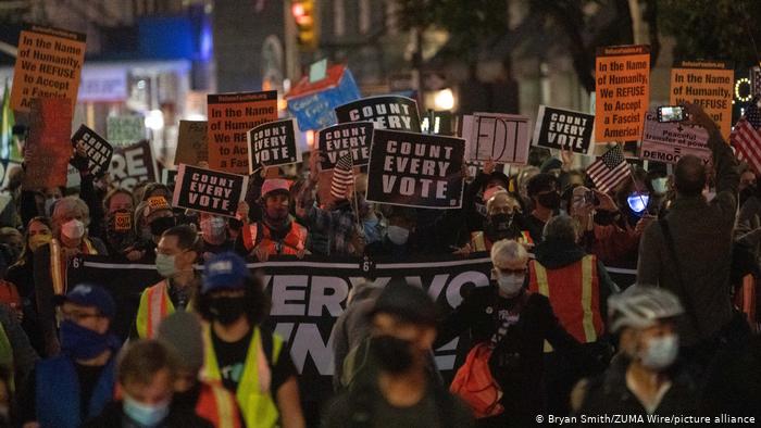 Lee más sobre el artículo Protestas y arrestos de manifestantes en varias ciudades de EE.UU.