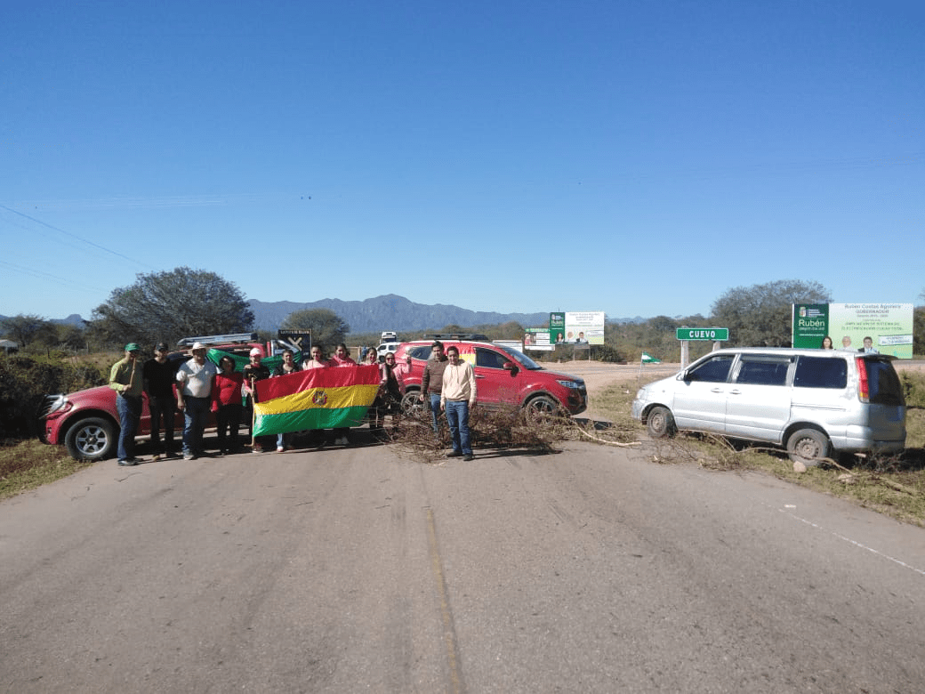 Lee más sobre el artículo Varios municipios cruceños mantienen bloqueadas las carreteras