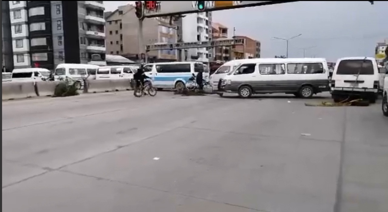 Lee más sobre el artículo Ministro de Economía llama a los transportistas a encontrar una solución razonable a sus demandas