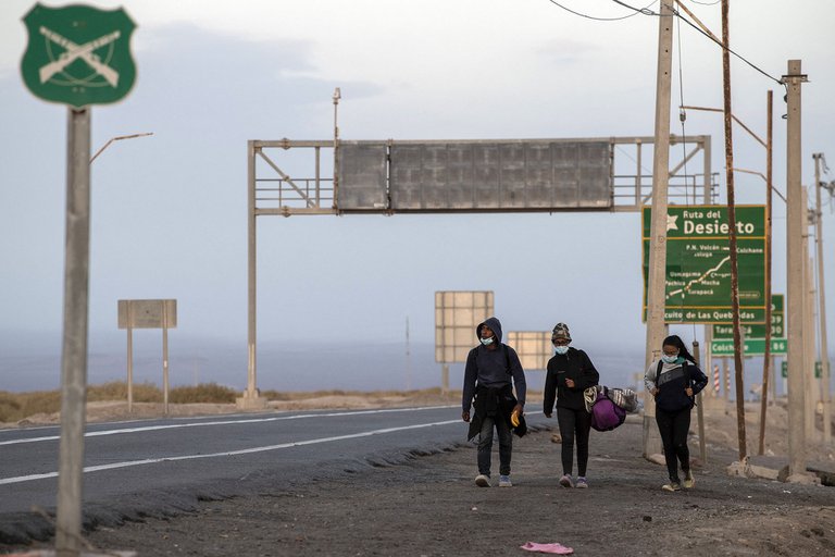 Lee más sobre el artículo La travesía de los migrantes venezolanos para escapar del régimen: cruzar a pie el altiplano