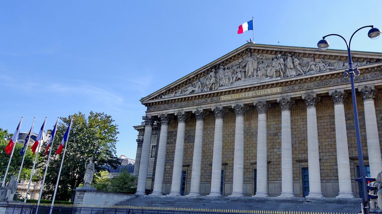 Lee más sobre el artículo Francia en guerra contra el lenguaje inclusivo: 60 diputados quieren prohibirlo en documentos públicos