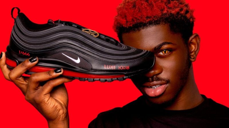 Lee más sobre el artículo Las “zapatillas de Satán” con sangre humana que llevaron a Nike a demandar a un grupo de artistas