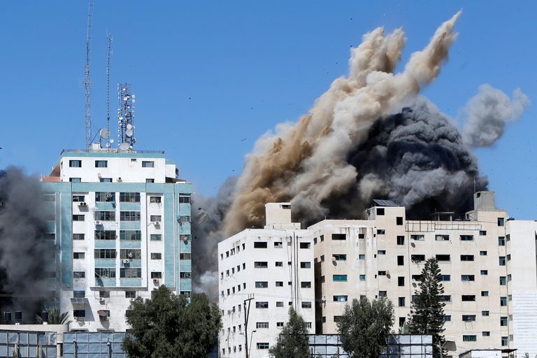 Lee más sobre el artículo Israel bombardeó una torre en Gaza usada por Hamas como centro cibernético y de comunicaciones