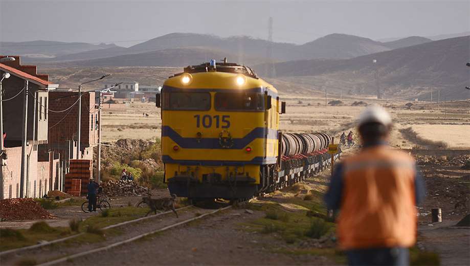 Lee más sobre el artículo El acuerdo con camioneros contradice negociaciones con Chile por el tren a Arica