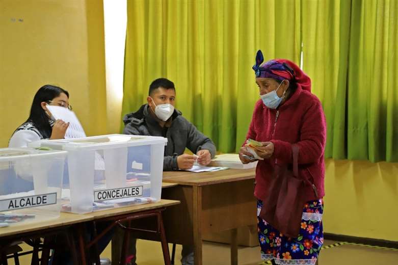 Lee más sobre el artículo Chile inicia segunda jornada de histórica elección para cambiar su eje social