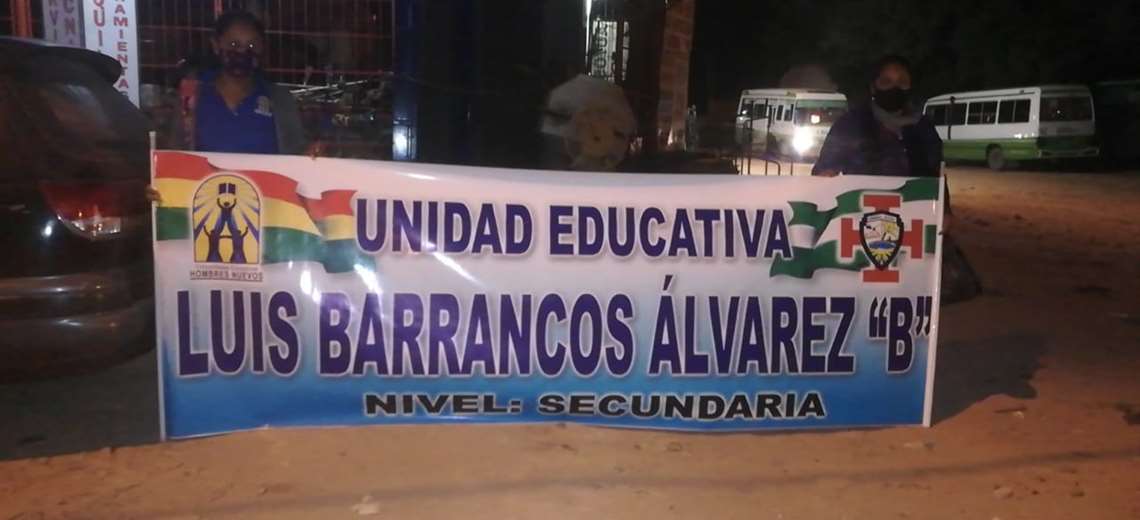 Lee más sobre el artículo Padres de familia bloquean ruta al norte para exigir ítems educativos