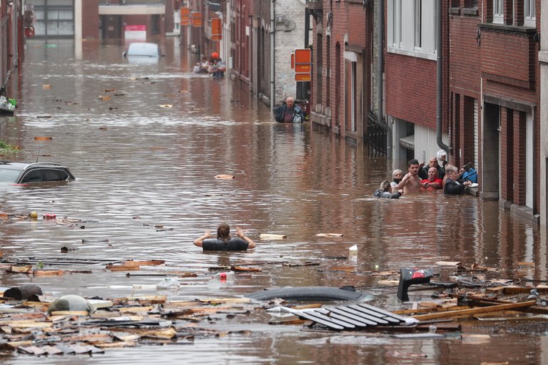 Lee más sobre el artículo Al menos 46 muertos y decenas de desaparecidos por las tormentas e inundaciones en Alemania y Bélgica