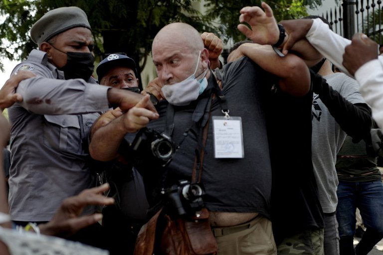 Lee más sobre el artículo La dictadura cubana amenazó a los manifestantes y dijo que se defenderá “al precio que sea necesario”