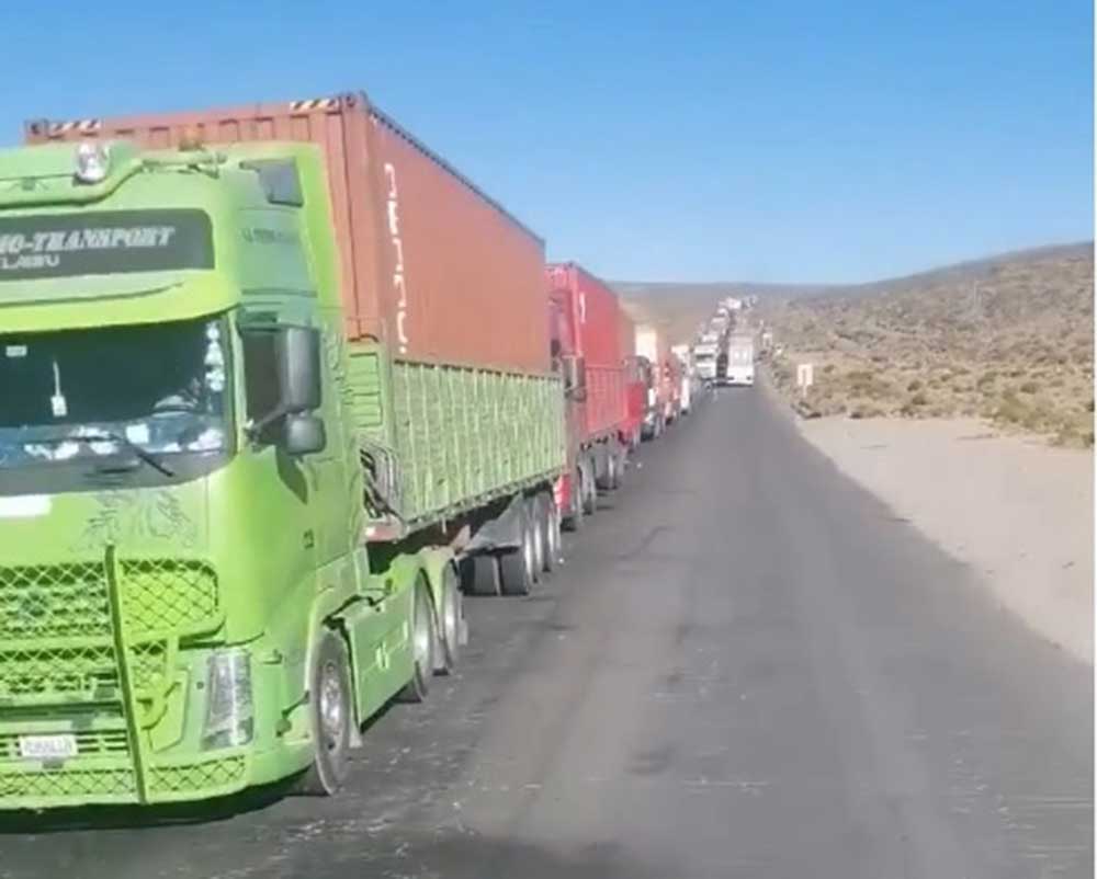 Lee más sobre el artículo Chile anuncia a Bolivia que incrementará personal y horarios de atención para descongestionar tráfico en frontera