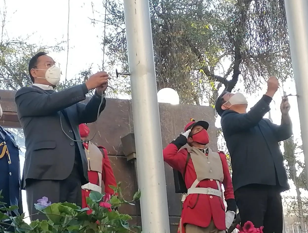 Lee más sobre el artículo Arce en el Día de la Bandera: Estamos saliendo de un gobierno que la usó como símbolo de opresión