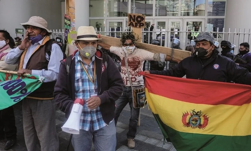 Lee más sobre el artículo Expertos: Retiro de AFP puede ser «pan hoy y hambre mañana»