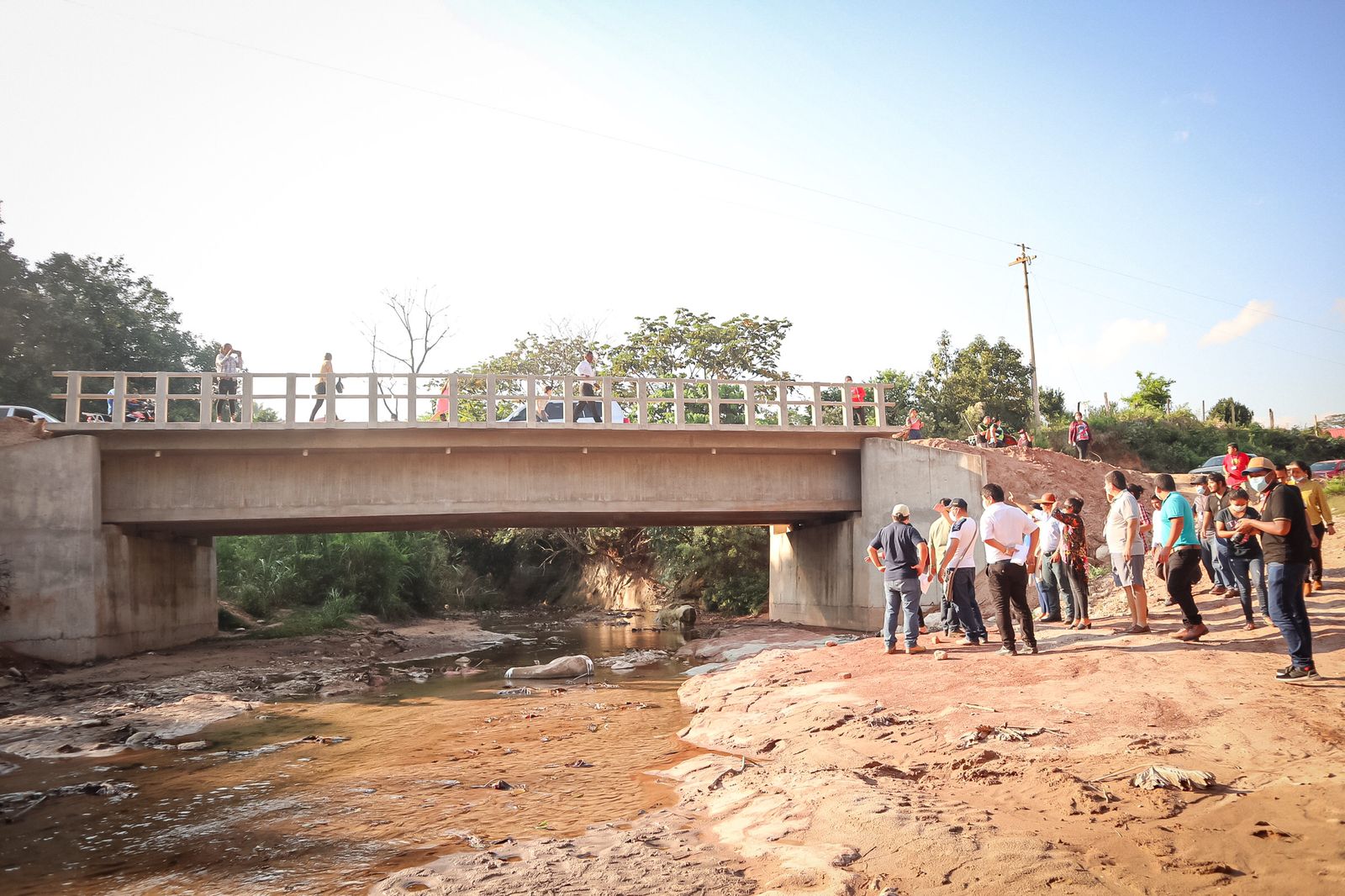 Lee más sobre el artículo Gobierno entrega puentes para fortalecer traslado de productos agropecuarios a mercados de Santa Cruz