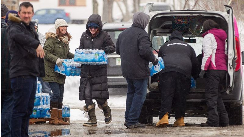 Lee más sobre el artículo Benton Harbor, el lugar de Estados Unidos con el agua tan contaminada con plomo que no pueden usarla ni para cepillarse los dientes