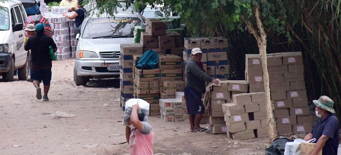 Lee más sobre el artículo Comercio ilegal mercadería argentina aumentó la salida de buses desde Yacuiba