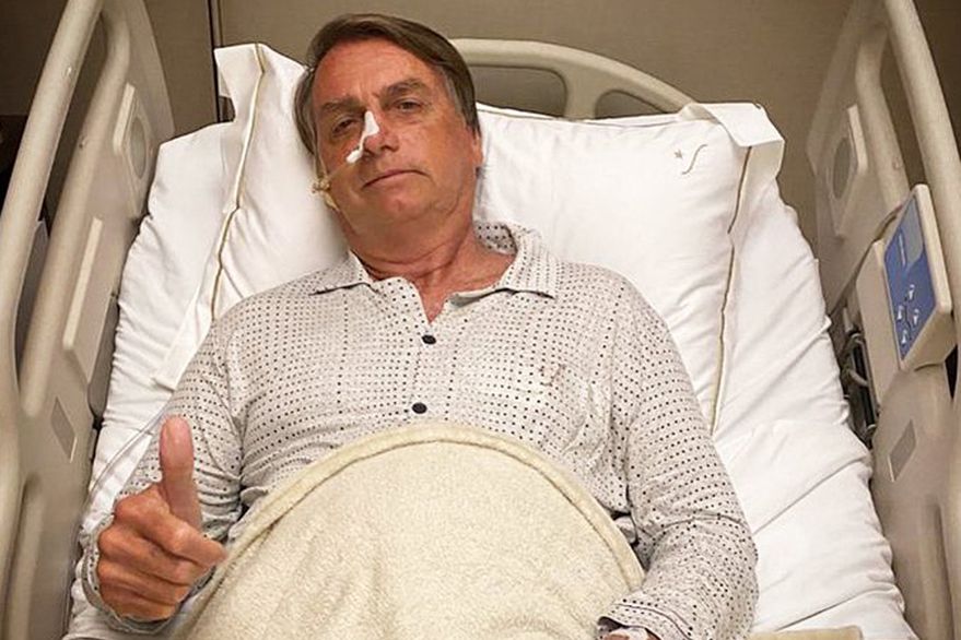 Lee más sobre el artículo Jair Bolsonaro fue internado de urgencia en San Pablo por dolores abdominales tras volver de sus vacaciones