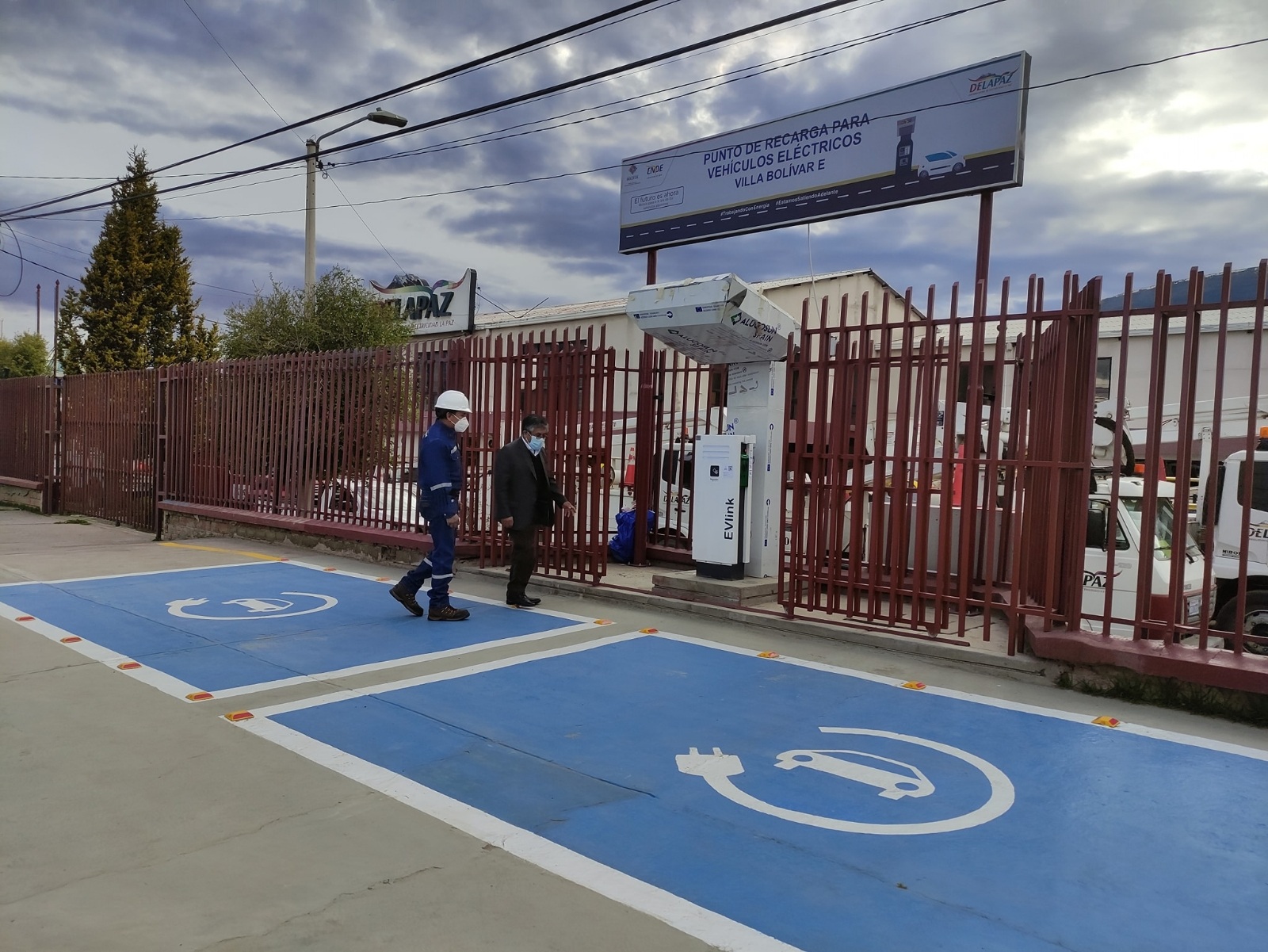 Lee más sobre el artículo El Alto estrena su primera «electrolinera» para fomentar uso de vehículos eléctricos