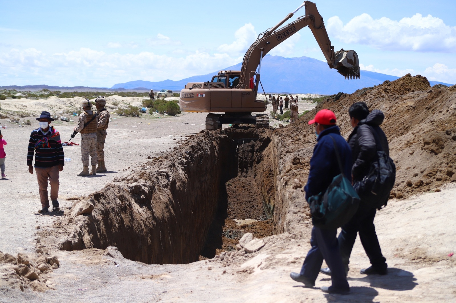 Lee más sobre el artículo Chile ampliará zanja en frontera con Bolivia para frenar migración irregular