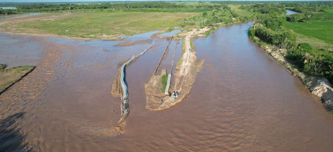 Lee más sobre el artículo Crecida en el río Piraí provoca un boquete que pone en riesgo al municipio de San Pedro