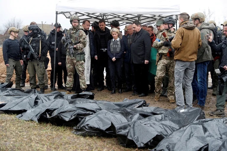 Lee más sobre el artículo Ucrania descubrió una nueva masacre de las tropas rusas: halló 132 cadáveres con signos de tortura en Makariv