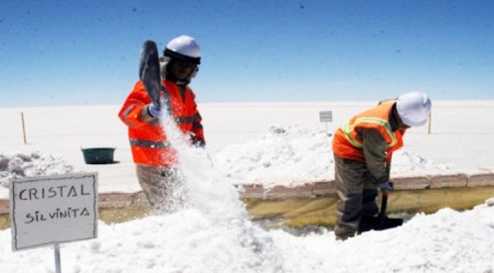 Lee más sobre el artículo Rusia afirma que Bolivia podría ser su única proveedora de litio ante cese de envío de Chile y Argentina