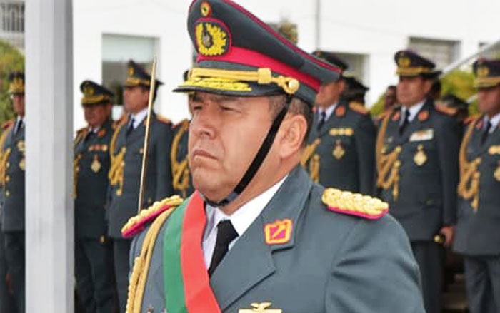 Lee más sobre el artículo Exjefe del Ejército revela que Kaliman le reclamó a Evo por abandonar el país en medio del conflicto de 2019