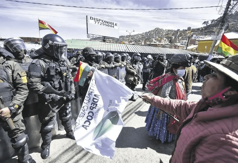 Lee más sobre el artículo Fracasa diálogo con Adepcoca y productores radicalizan medidas