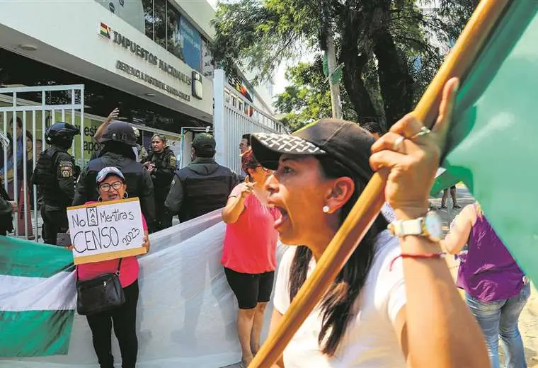 Lee más sobre el artículo Activan vigilias pacíficas en oficinas del SIN y transporte pesado desiste de bloqueos