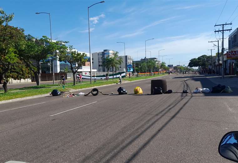 Lee más sobre el artículo Paro de 24 horas: Santa Cruz amanece con calles despejadas, mitin de protestas y vigilia en instituciones