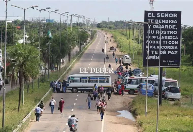 Lee más sobre el artículo Comerciantes de Warnes anuncian bloqueo de caminos ante asentamiento de informales