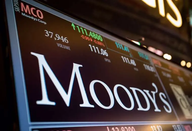 Lee más sobre el artículo Moody’s rebaja la calificación de Bolivia y ve “amenaza a la estabilidad macroeconómica”