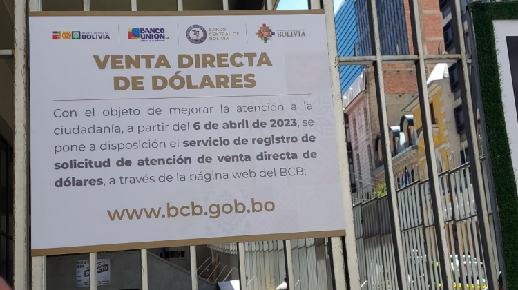 Lee más sobre el artículo BCB dispone fichas a través de su web para la compra de dólares; la población presenta quejas