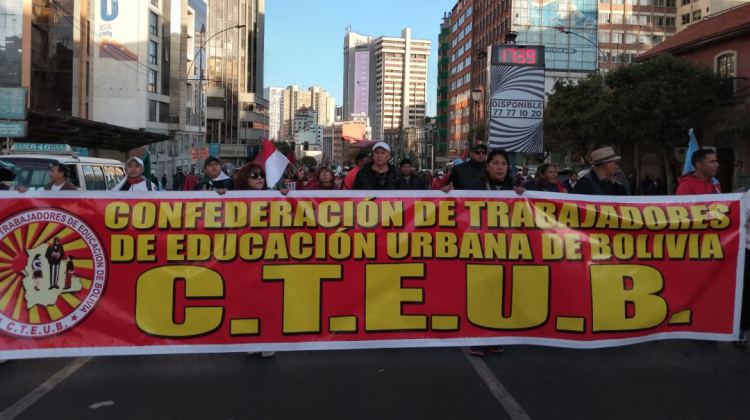 Lee más sobre el artículo Maestros radicalizan protestas; anuncian huelga de hambre y tapiado sin agua ni luz